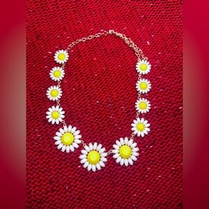 Daisy Flower Necklace in Yellow and White